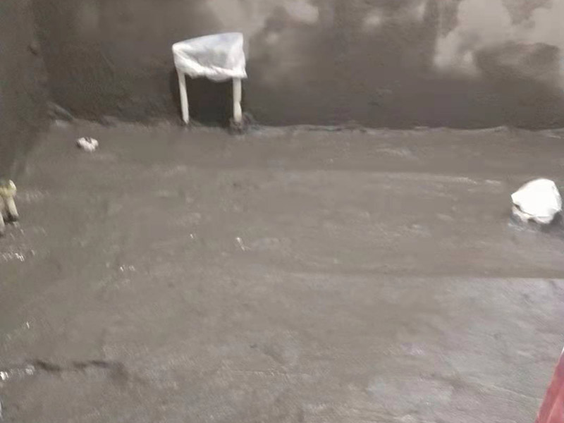 衛生間貼磚裝修:衛生間貼磚的流程首先先清掃地面，水泥砂漿找平，接著再定標高，彈線，地磚進水，攤鋪水泥砂漿，鋪貼石磚，最后灌縫，白水泥或者填縫劑都可以，或者做專業的美縫。
