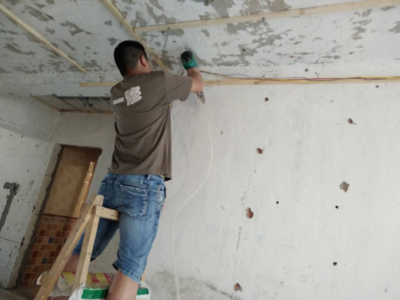 石家莊刷墻工人多少錢一天，石家莊刷墻工人去哪找