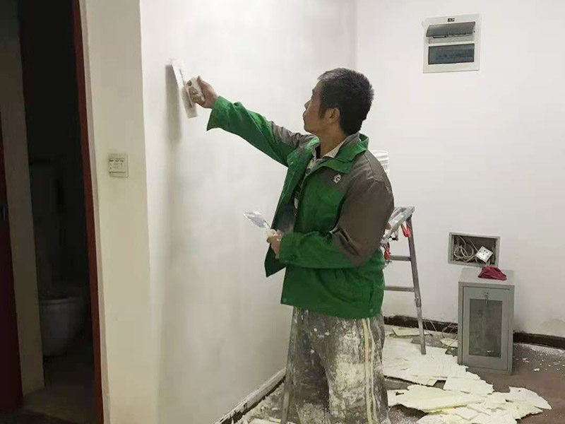 墻體一碰就掉白灰怎么辦？學(xué)會(huì)這幾點(diǎn)，